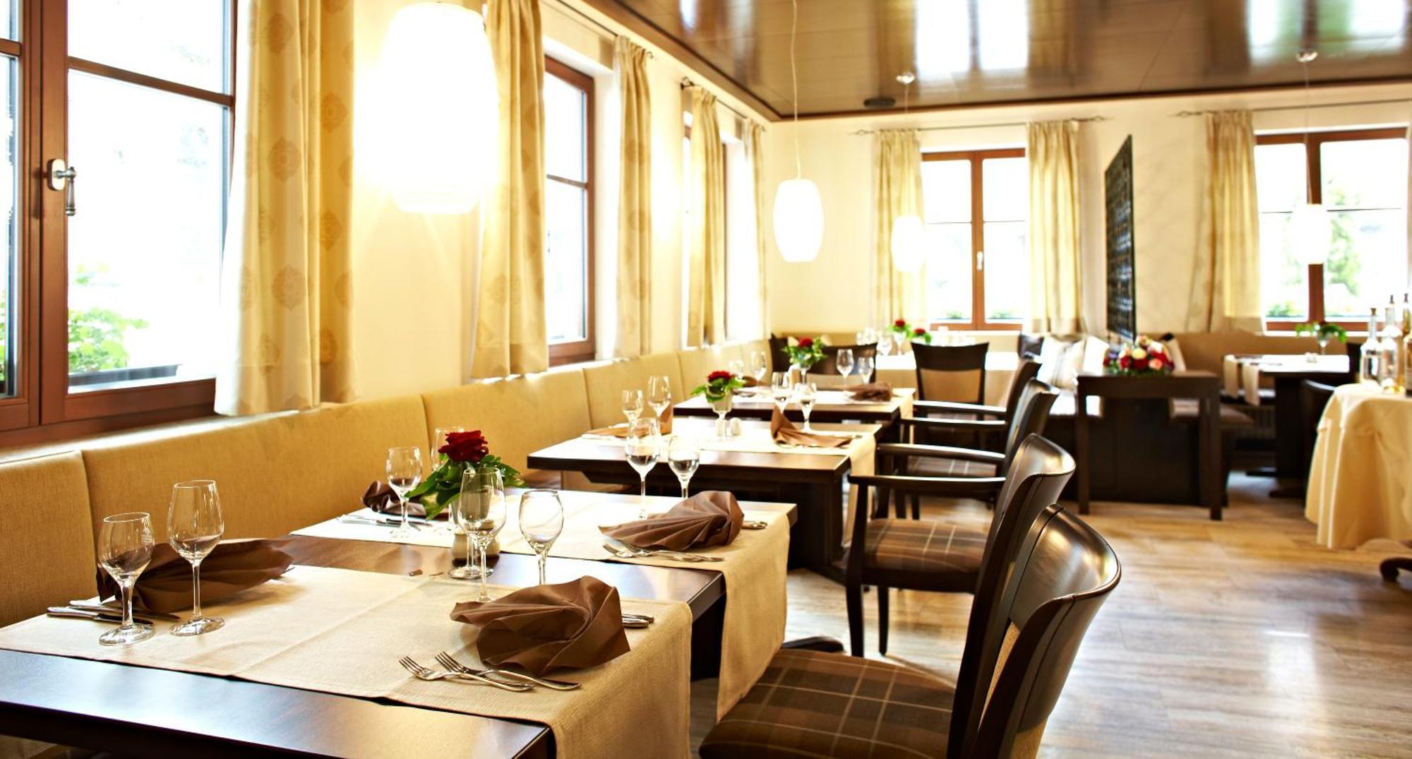Landhotel Sonne 노이엔데텔사우 외부 사진