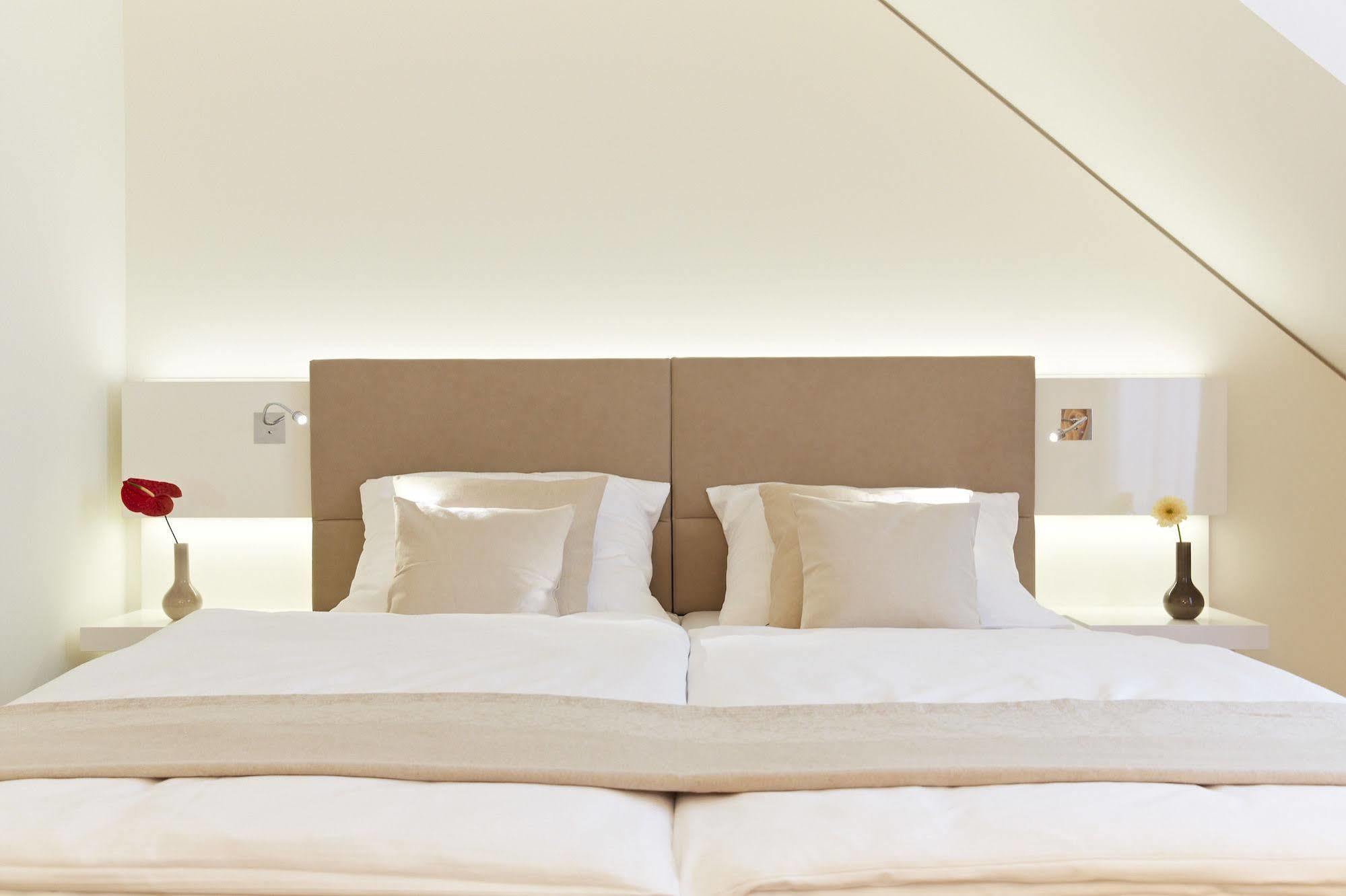 Landhotel Sonne 노이엔데텔사우 외부 사진