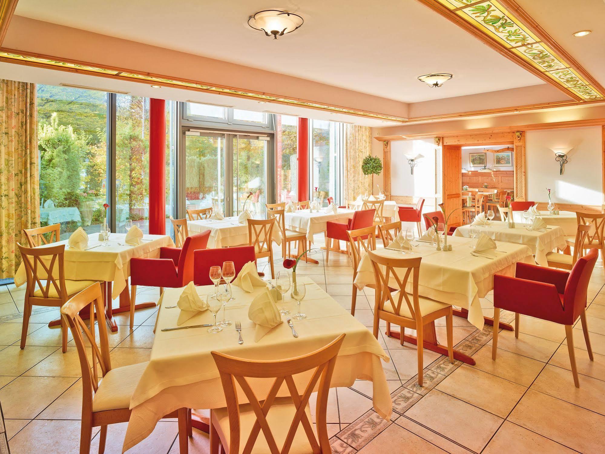 Landhotel Sonne 노이엔데텔사우 외부 사진